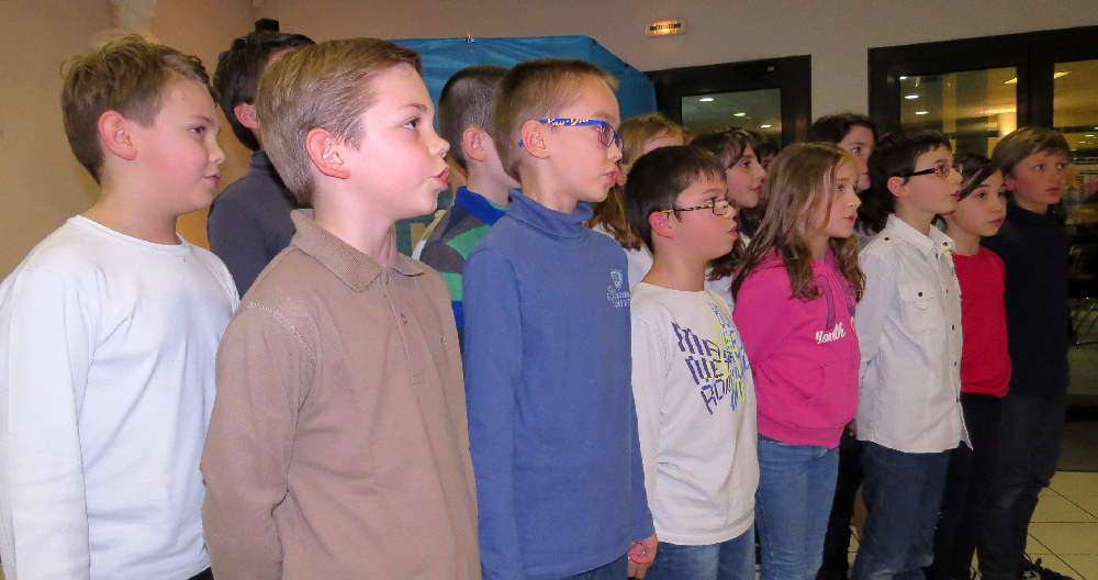 Une chorale composée d'élèves de CM1 de l'école Gérard-Philipe
